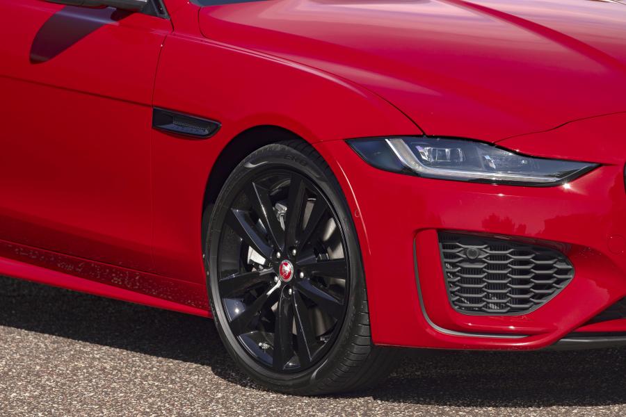 Детали экстерьера Jaguar XE P300 R-Dynamic 2019 года  (AU) (фото 34 из 40)